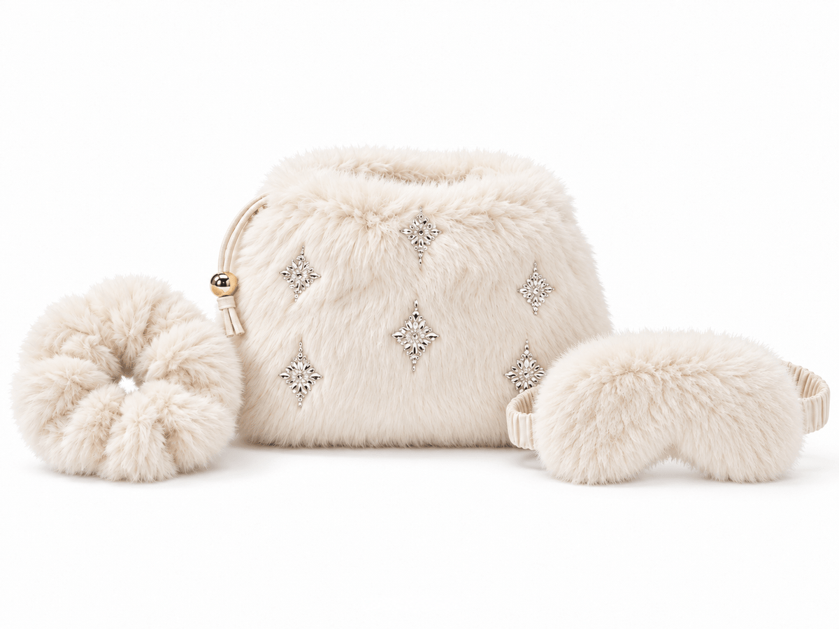 Set Victoria’s Secret de Peluche – Cosmetiquero + Antifaz + Scrunchie 🤍 | Baby Helena Shop