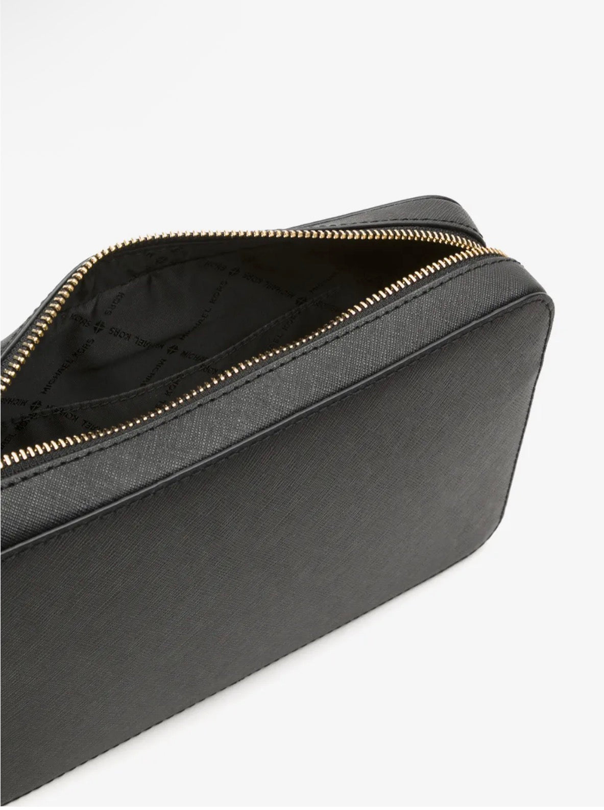 Cartera Michael Kors Crossbody Negra con Detalles Dorados - vista adicional 3