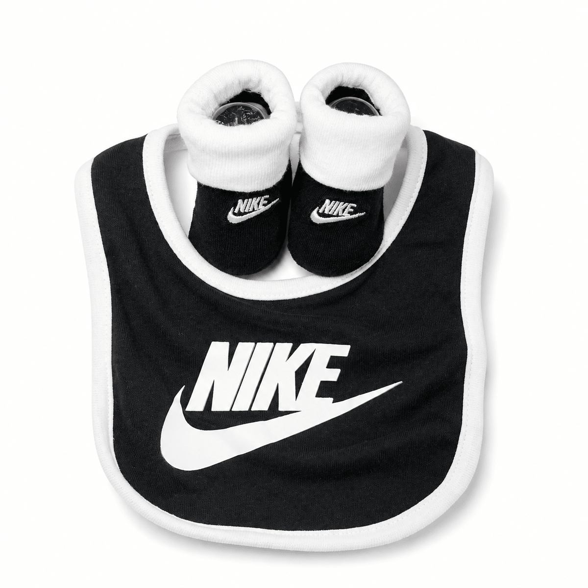 Set Nike bebé con babero y calcetines 0 a 6 meses